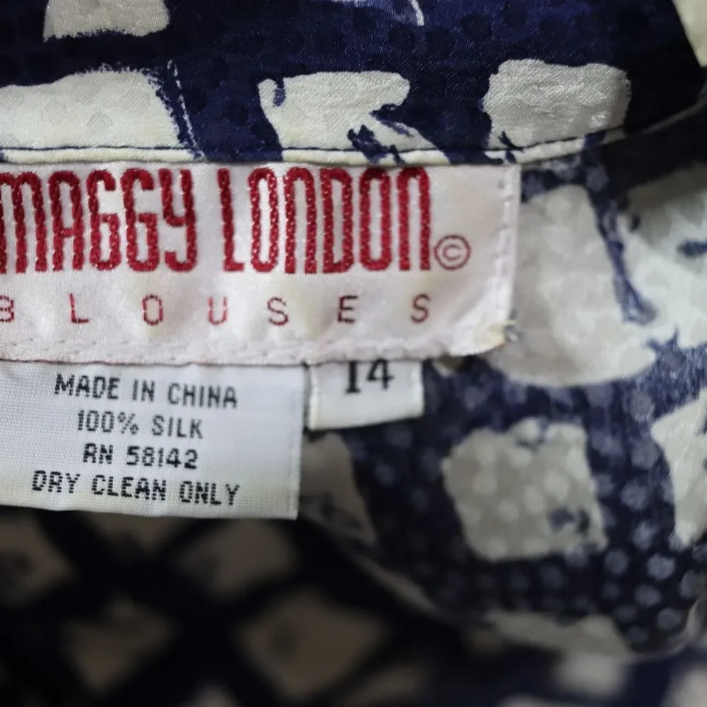 Maggy London Vintage Abstract Blue White Silk Blouse 14 Runs Small Short Sleeve